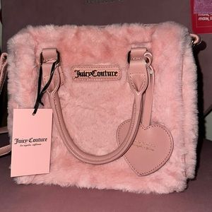 BNWT VIRAL FUZZY JUICY COUTURE PURSE